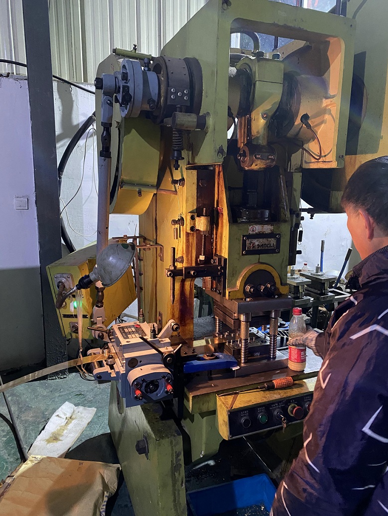 滾輪送料機 金莞德機械